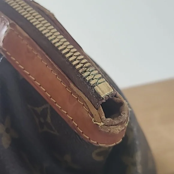 Louis Vuitton Brown Monogram Shoulder Bag - Picture 5 of 16